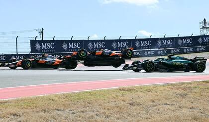 El incidente en la Sprint Race del Gran Premio de los Estados Unidos que dejó fuera de la pista a Lando Norris y a Oscar Piastri; el australiano bajo presión cometió errores en la recta final del calendario