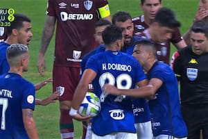 La increíble pelea entre dos jugadores de Cruzeiro por patear un penal y una reacción inesperada