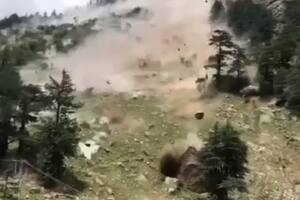 El incidente ocurrió como consecuencias de las lluvias monzónicas en el país asiático, por las que se reportaron más de 160 víctimas