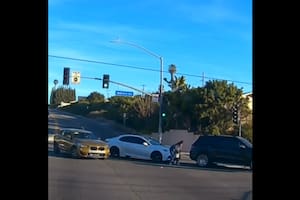 EE.UU.: el impactante momento en el que un bebé cae de una camioneta en movimiento