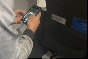 El increíble episodio que atravesó una pasajera en un avión y se viralizó en las redes
Foto: captura de pantalla