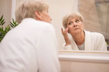 El incremento de colágeno mediante infusiones naturales favorece la firmeza de la piel y reduce la aparición de arrugas en el rostro