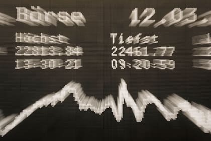 El índice bursátil alemán de referencia DAX se ve en la bolsa de Fráncfort, Alemania