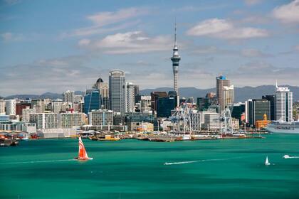 Nueva Zelanda ocupó el décimo puesto del listado al obtener 5.9 sobre 10 en el balance vida-trabajo. El país oceánico, así como su ‘vecino’ australiano, tiene destacados números que, de alguna manera, reparan la ‘mancha’ del balance