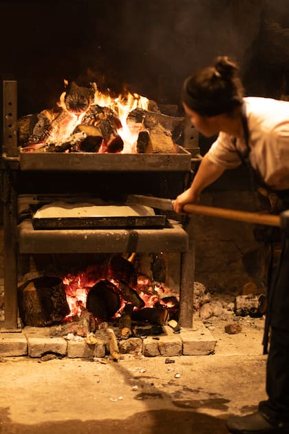 El infiernillo con la trucha recubierta a la sal