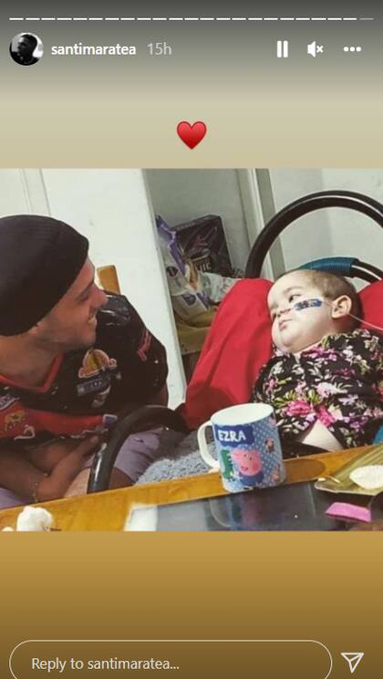 El influencer compartió una imagen con el pequeño de dos años