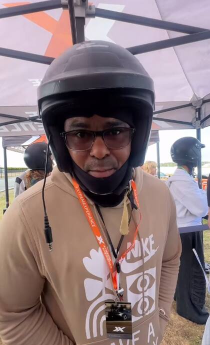 El influencer realizó una clase de Safety Car para saber cómo manejar un auto deportivo previo a montarse al Lamborghini