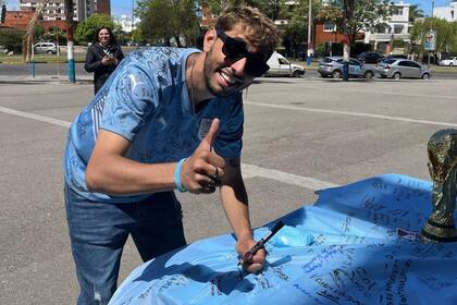 El influencer recorrió los 19 departamentos de Uruguay con la bandera