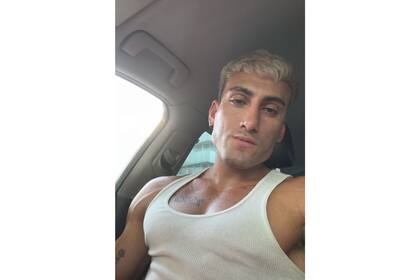 El influencer se tiñó de rubio y sorprendió a sus seguidores