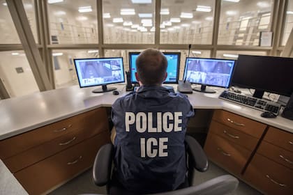El informe denuncia que hay centros de detención colapsados, mientras otros tienen plazas ociosas