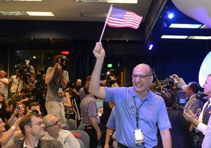 Miguel San Martín fue recibido con aplausos tras la hazaña del descenso en Marte