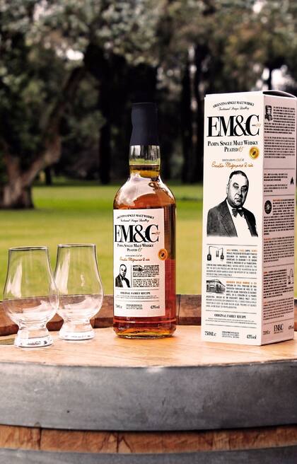 El ingeniero industrial Carlos Mignone produce single malt en Luján, pero está próximo a mudar su destilería a la zona de Bariloche