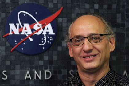 El ingeniero Miguel San Martín, en el Laboratorio de Propulsión a Chorro de la NASA en Pasadena, California