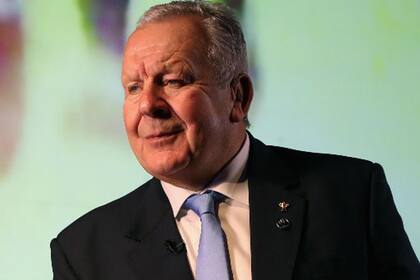 El inglés Bill Beaumont será el presidente de World Rugby por otros cuatro años.