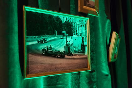 El ingreso a la avant premiere se vistió con imágenes de la película que a la vez relataban la historia de la F1.