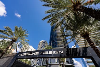 El ingreso a la Porsche Design Tower