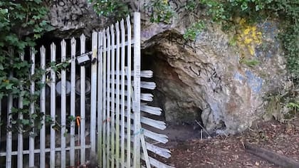 El ingreso a una de las cavernas de Bristol