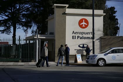 La entrada del aeropuerto de El Palomar