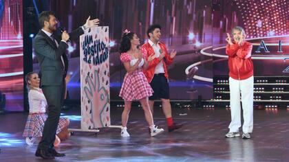 El inicio de la ronda de homenajes en "Bailando por un sue?o", con Carlitos Balá