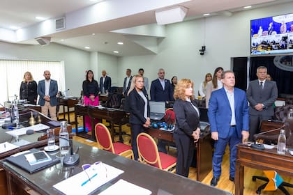 El inicio de la sesión que habilitó la explotación salmonera en la Legislatura de Tierra del Fuego