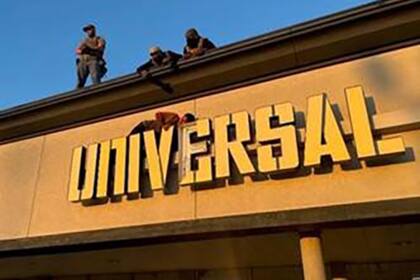 El inmigrante quedó atrapado en el letrero de una lavandería de Houston, Texas, y fue detenido por el ICE