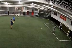 El insólito motivo que deslizó un desconocido para jugar un partido de fútbol 5
Foto: captura de pantalla