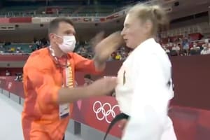 El insólito "ritual" entre una judoca alemana y su entrenador