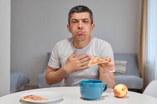 Cinco alimentos que no debería comer antes de irse a dormir