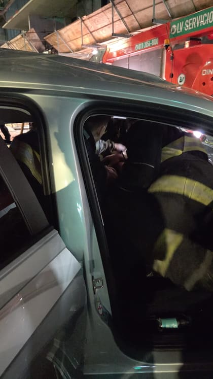 El instante en el que personal de Same inicia las tareas de rescate