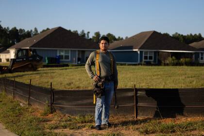 El Instituto para la Justicia sostiene que las redadas se basan en prejuicios raciales dentro de la industria de la construcción