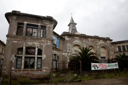 El Instituto Unzué, ubicado frente al mar, sobre el Boulevard Marítimo Peralta Ramos