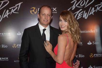 El intendente de Lomas de Zamora, Martín Insaurralde, junto a su esposa, Jésica Cirio