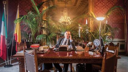 El intendente Leocula Orlando combate a la Cosa Nostra desde que ganó su primera elección, en 1985, pero desestima el poder de la mafia africana y también el racismo