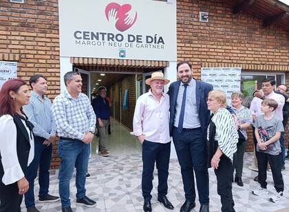 El intendente Matias Sebely con Gartner y su hermana