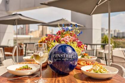 El intento de expansión aceleró la crisis, ya que Pinstripes abrió locales que nunca llegaron a generar ingresos