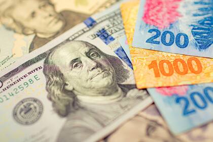 El intento de Javier Milei de dolarizar la economía podría implicar un aumento fuerte de la inflación