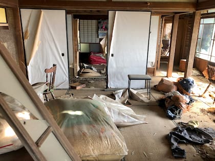 El interior abandonado de una akiya de Nagasaki