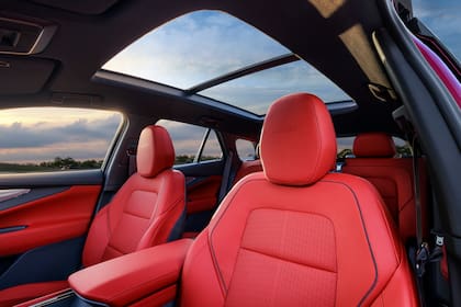 El interior contará con una pantalla de info-entretenimiento personalizable.