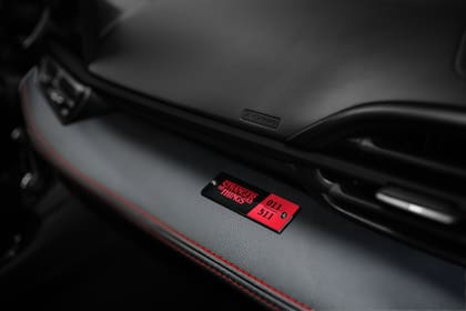 El interior cuenta con varios guiños a la serie