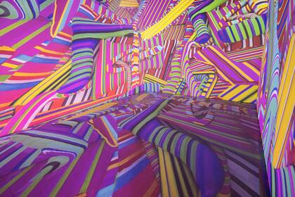 El interior de Implosión!, la psicodélica instalación inmersiva que ya había presentado en Fundación Santander