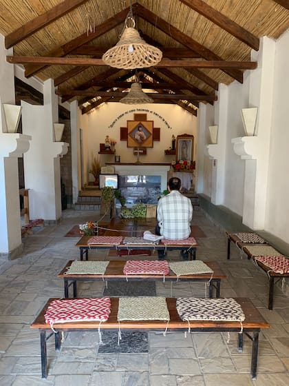 El interior de la capilla de Alfarcito.
