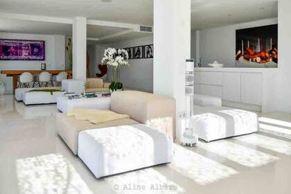 El interior de la casa en la que descansan Icardi y Nara