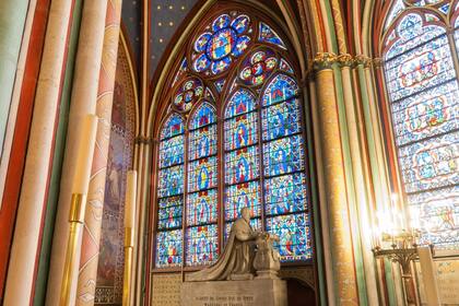 El interior de la catedral de Notre Dame en París