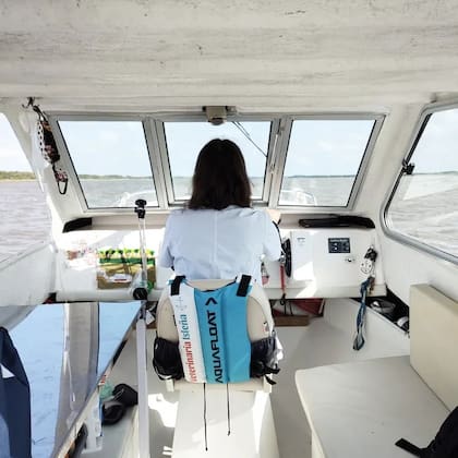 El interior de la lancha tracker de Leila, con la que recorre los diferentes ríos del Tigre
Foto: Gentileza Leila Peluso