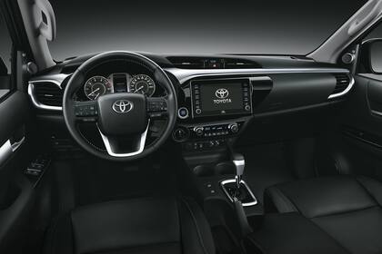 El interior de la Toyota Hilux 2021 no tiene cambios de diseño, pero sí agregados de tecnología