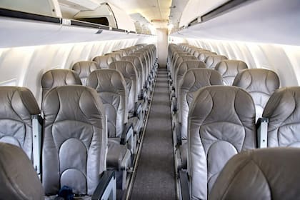 El interior de los Bombardier CRJ-200 LR