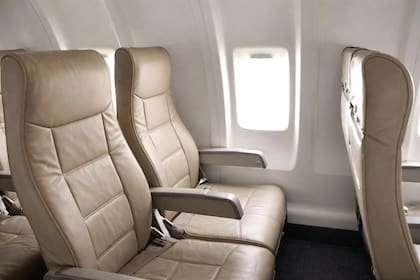 El interior de los Bombardier CRJ-200 LR