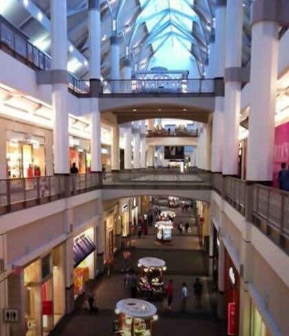 El interior del centro comercial donde el hombre vivió durante cuatro años sin ser descubierto (Imagen: FourSquare)
