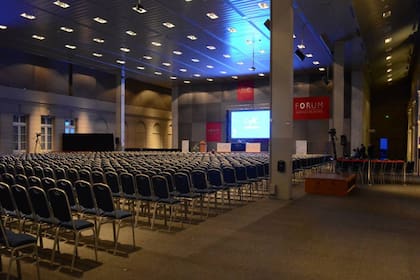El interior del Centro de Convenciones Forum, de Santiago del Estero, donde se llevará adelante el primer debate presidencial de 2023