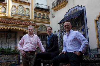 El interior del edificio con azulejos originales